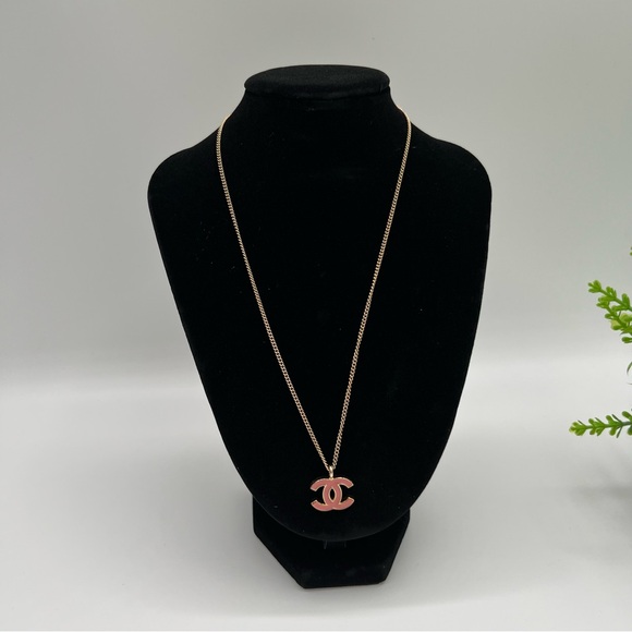 Authentic CC logo pendant Chanel necklace ❤️